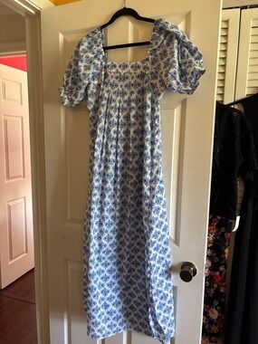 J. McLaughlin White Maxi Dress with Blue Floral Print and Puff Sleeves